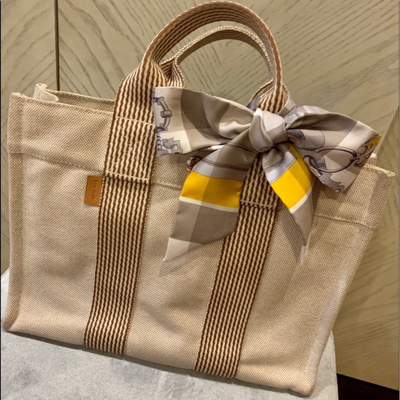 Hermes Handbags - Authentic Hermès small cream canvas bag.
